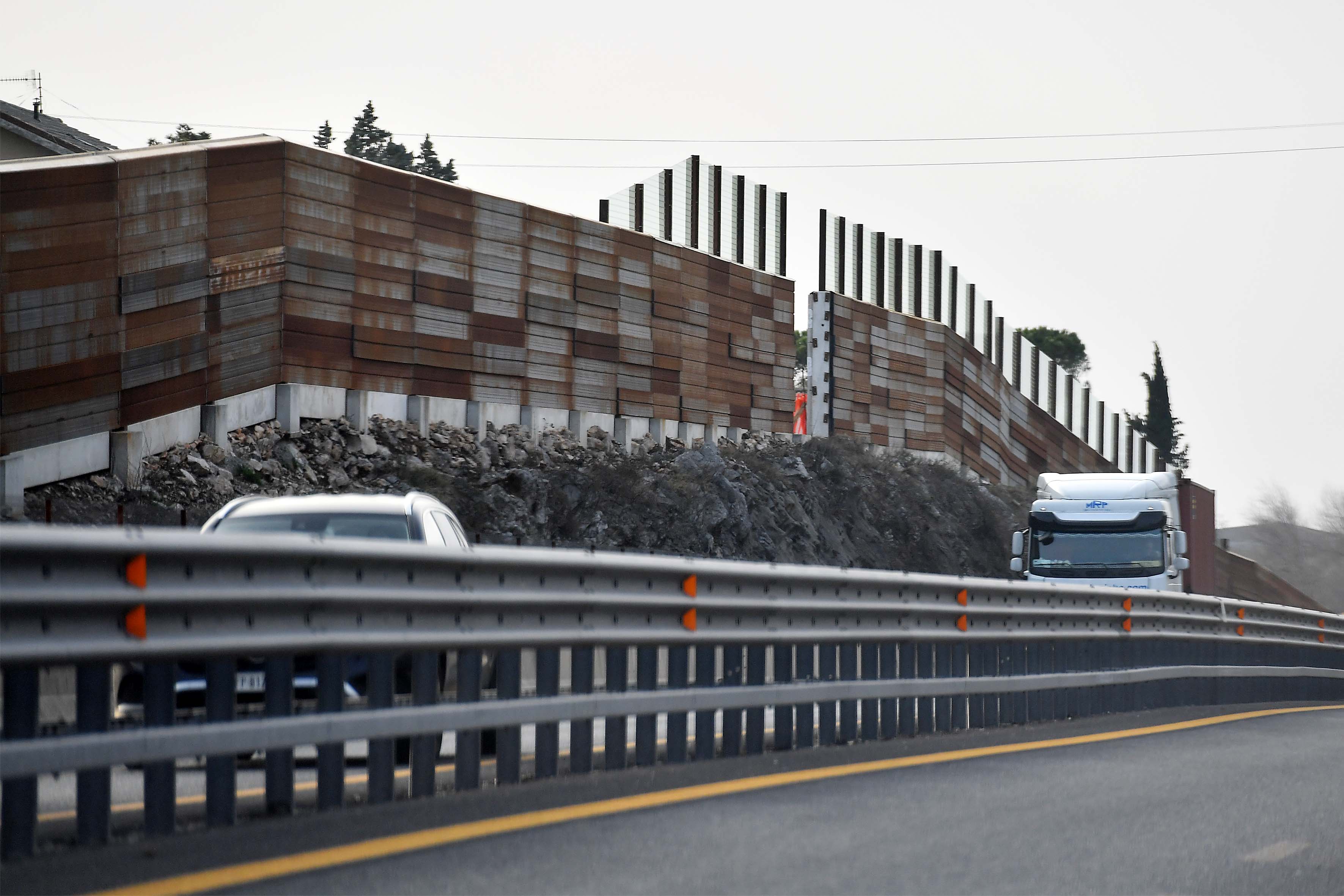 DUINO: IN ARRIVO IL CANTIERE PER L'INSTALLAZIONE DELLE BARRIERE FONOASSORBENTI IN AUTOSTRADA